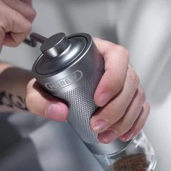 HiBREW G4 Manual Coffee Grinder, Portable Aluminium Hand Grinder With Visible Glass Container, 18g Coffee Beans Capacity -JIMMY Shop HiBREW G4 Manual Coffee Grinder 518146 3